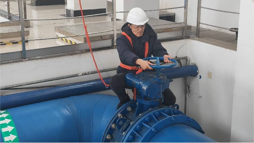 Gate valve in high-pressure water treatment pipeline - industrial use