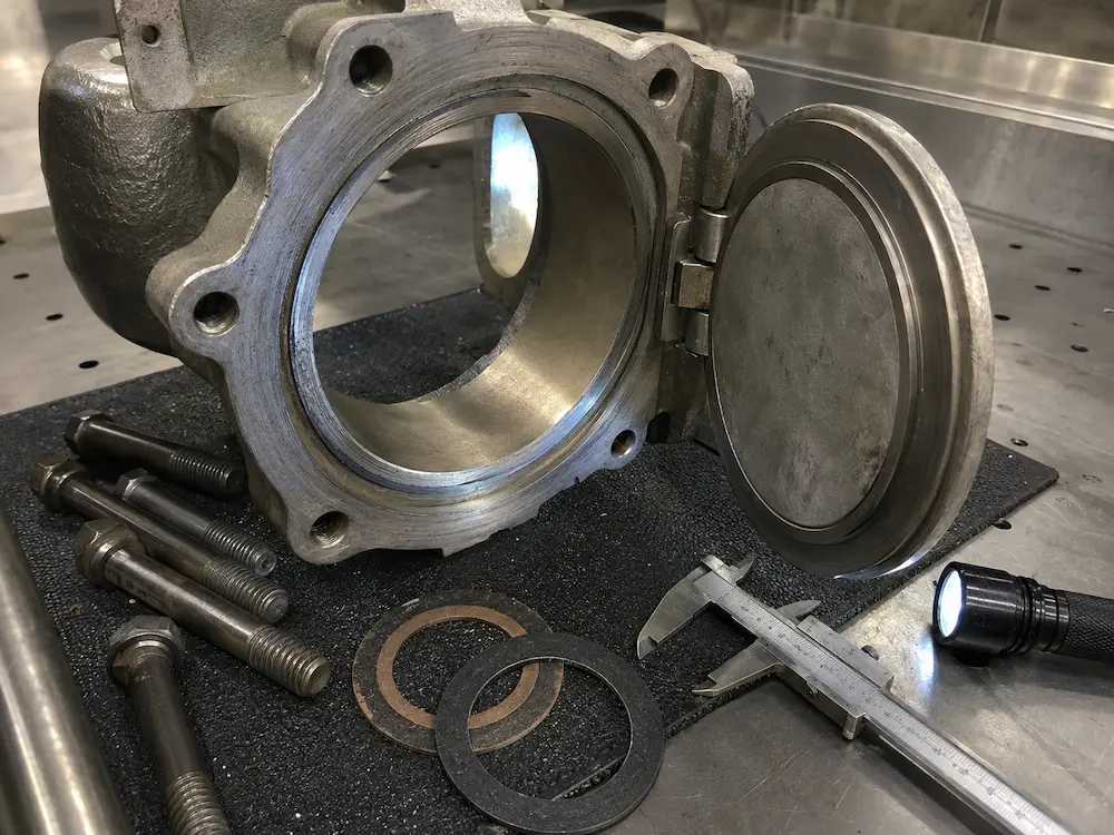 Valve leakage and seat wear inspection for sealing performance analysis