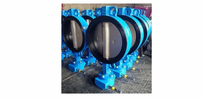 Lắp đặt van trong đường ống nước.