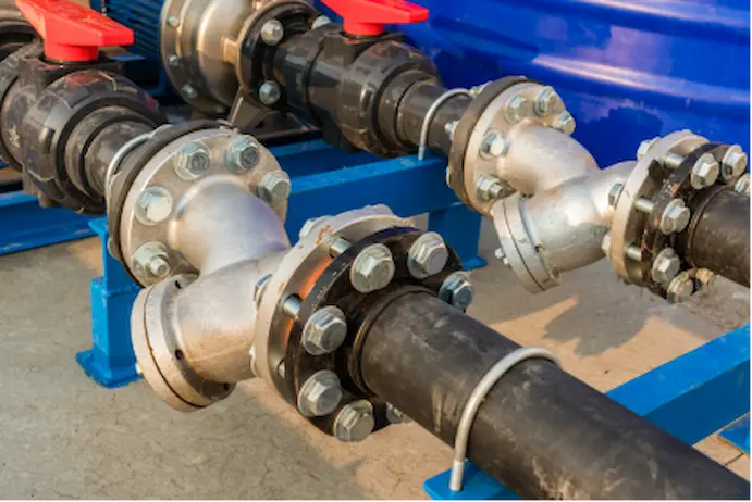 Strainer Installation in Horizontal Piping: The advantages of installing Y-strainers in horizontal systems.