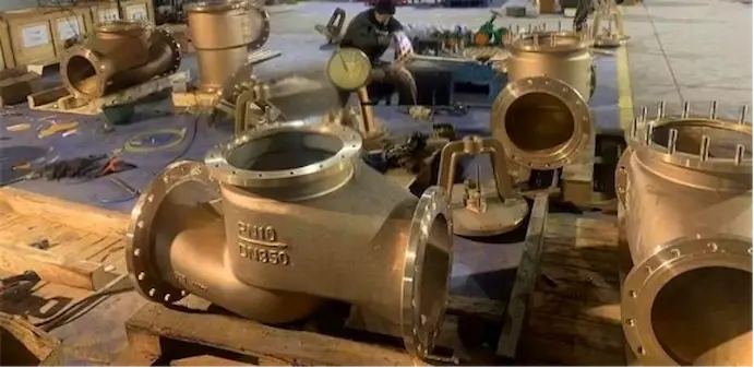 해양 시스템에 설치된 청동 밸브