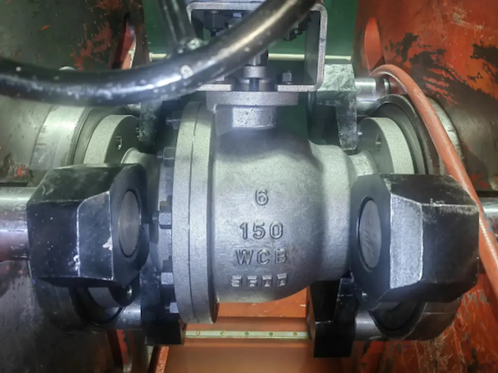 Válvula de esfera instalada na tubulação de tratamento de água para fechamento e isolamento
