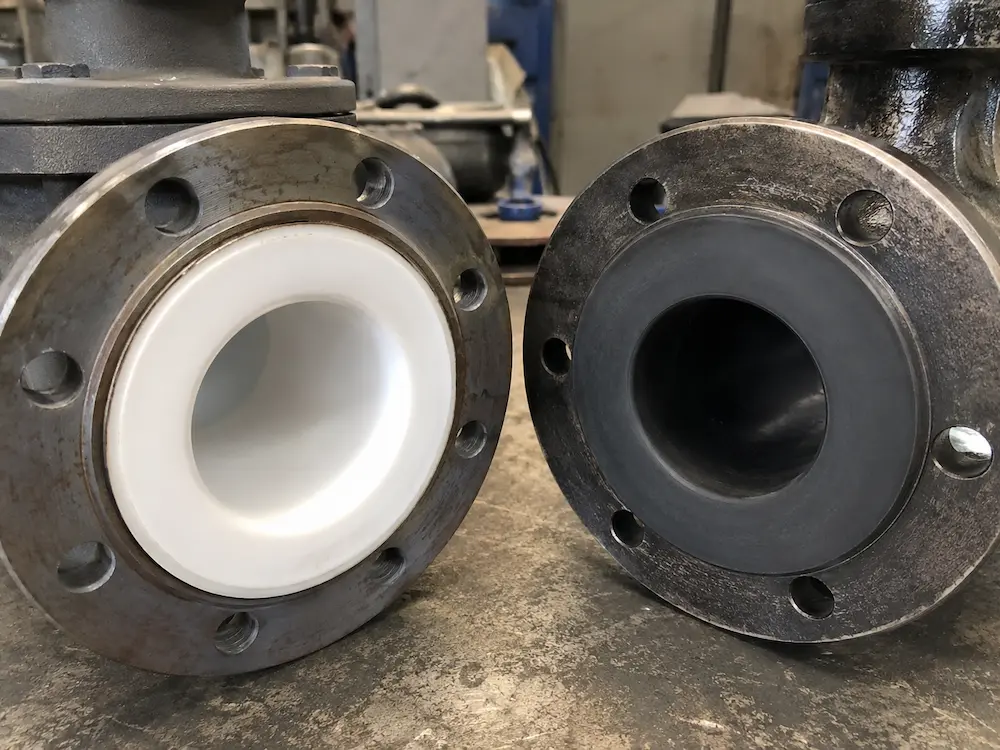 Detalhes do material da válvula revestido de PTFE e borracha mostrando bordas de revestimento e superfícies de vedação
