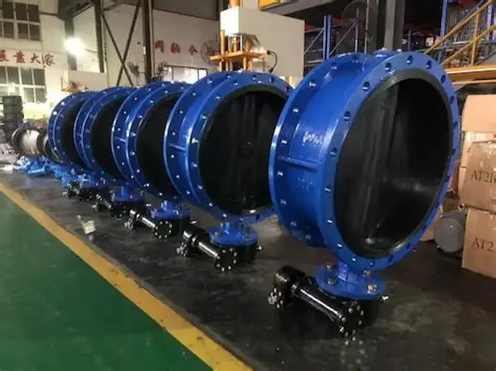 Rubber lined butterfly valve installed in slurry pipeline service Rubber lined butterfly valve installed in slurry pipeline service