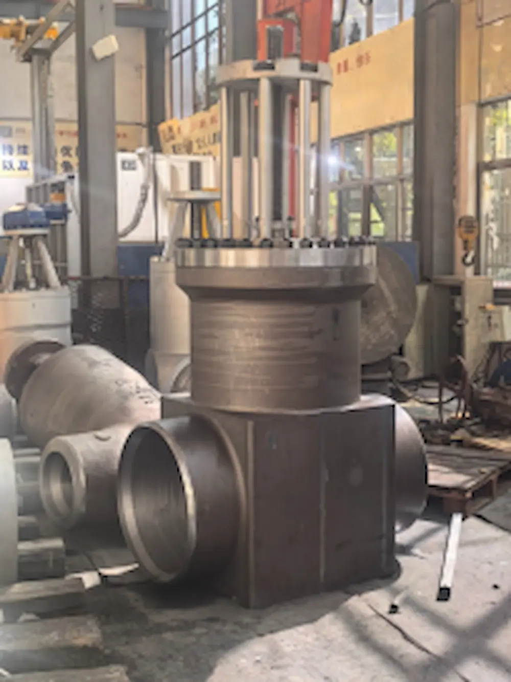 Large bore WCB gate valve under factory assembly with yoke, stem, bolted bonnet and butt weld ends – Vcore Valve