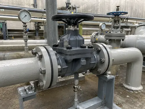 صمام الحجاب الحاجز المبطن بالمطاط مثبت في خط أنابيب الملاط الكيميائي بواسطة Vcore Valve